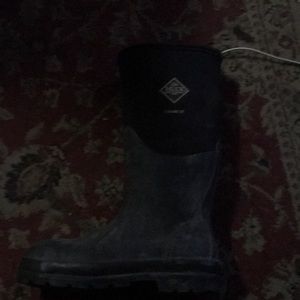 Muck boots mens size 8.5 steel toed black waterproof boots